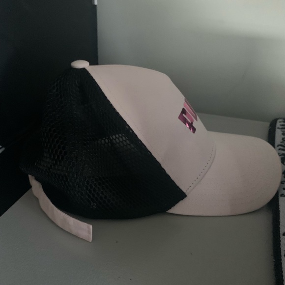 Puma woman’s Baseball Hat - Picture 2 of 4
